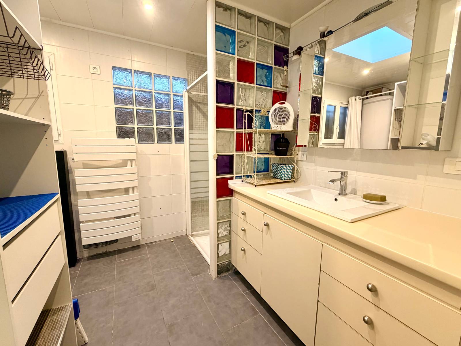 Maison de villégiature à vendre à La Ciotat avec terrasse 30 m², dépendance et parking