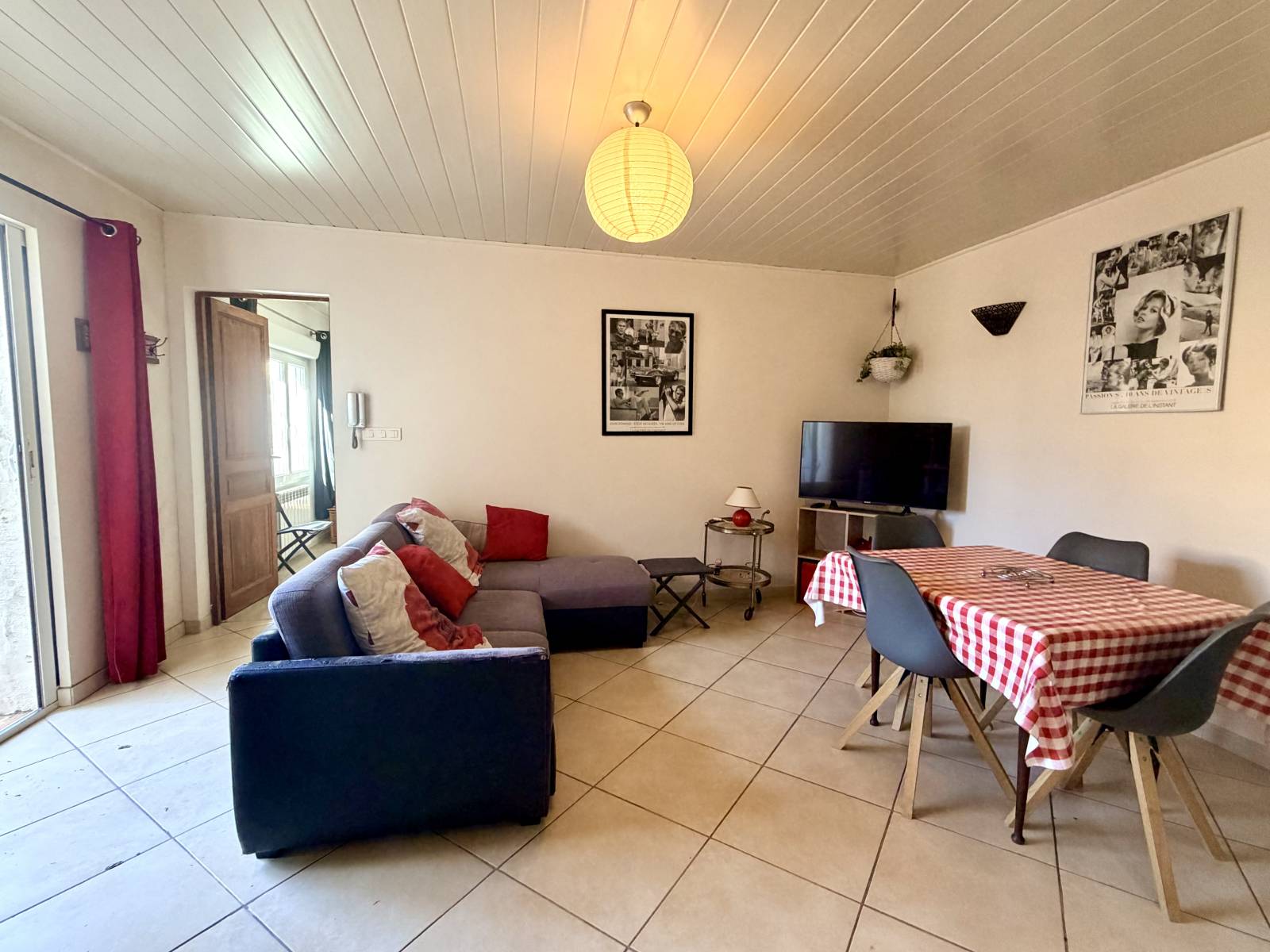 À vendre à La Ciotat : maison de villégiature avec grande terrasse de 30 m² et dépendance