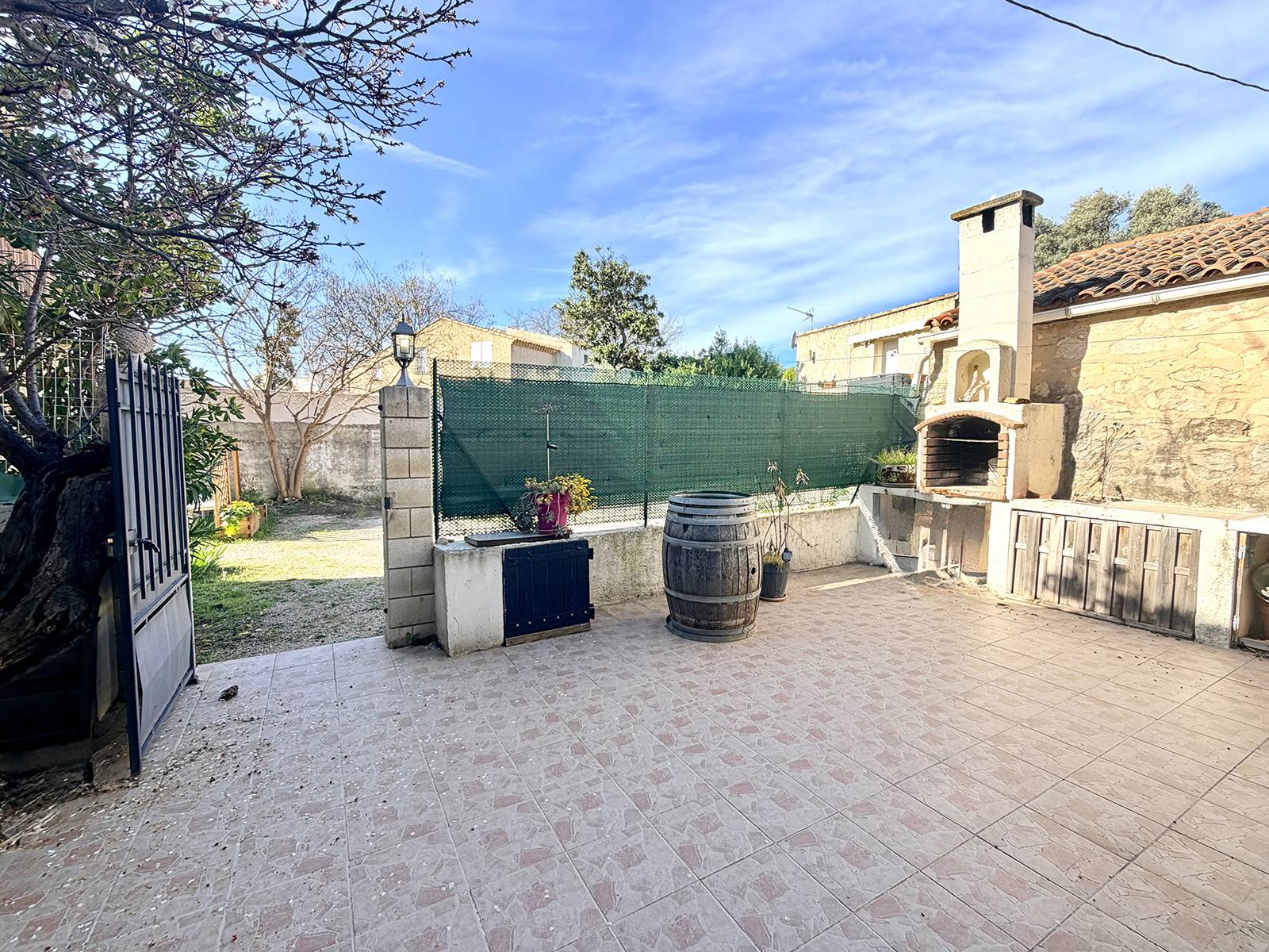 Rare à La Ciotat : maison de villégiature avec terrasse 30 m², dépendance et parking