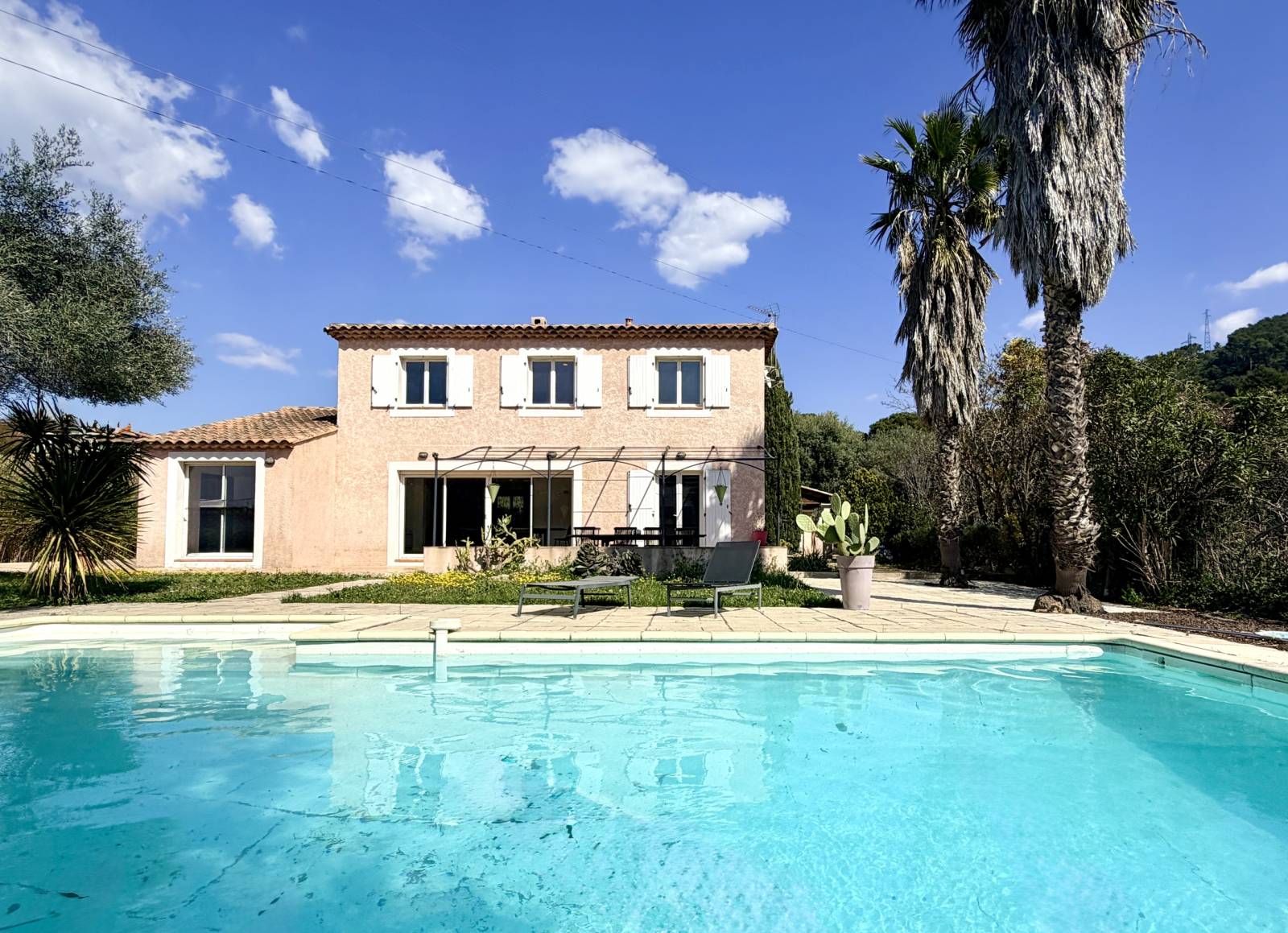 Vente villa 150 m² avec piscine et jardin 1000 m² à Ceyreste
