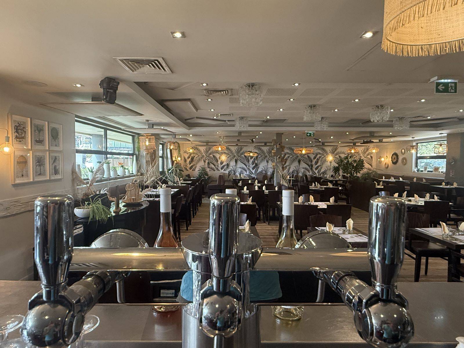 Restaurant Équipé et Haut de Gamme à Vendre – Zone Athélia, La Ciotat