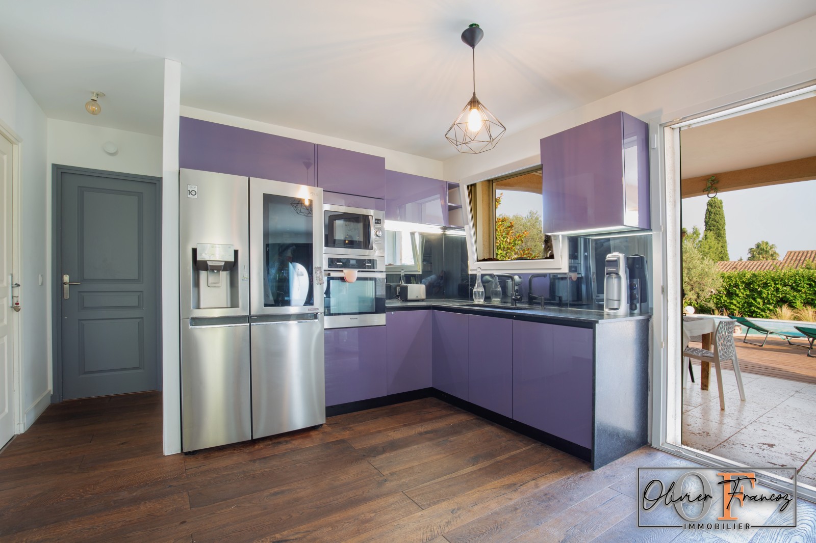 * VENTE VILLA AVEC PISCINE ET JARDIN PAYSAGER AU CŒUR DE LA CIOTAT