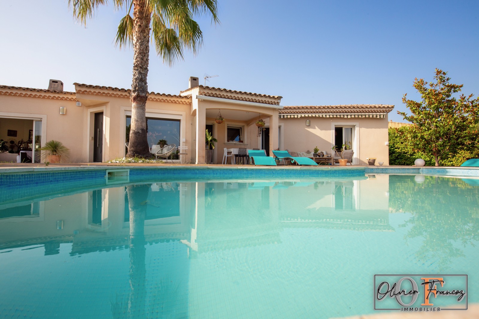 * VENTE VILLA AVEC PISCINE ET JARDIN PAYSAGER AU CŒUR DE LA CIOTAT