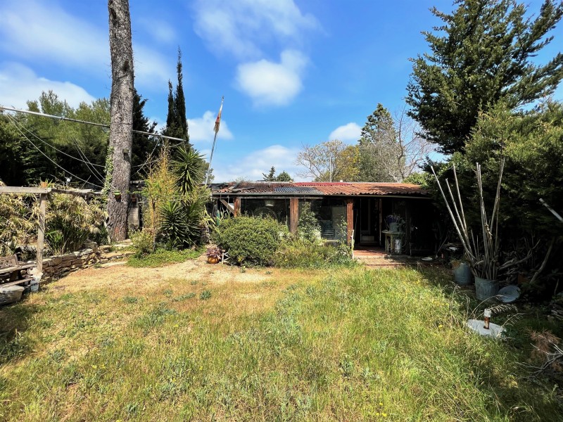 VENDU EN EXCLUSIVITÉ EN 60 JOURS : DÉCOUVREZ CETTE PARCELLE DE TERRAIN AVEC MOBILHOME DANS UNE PETITE COPROPRIÉTÉ SITUÉ À LA CIOTAT