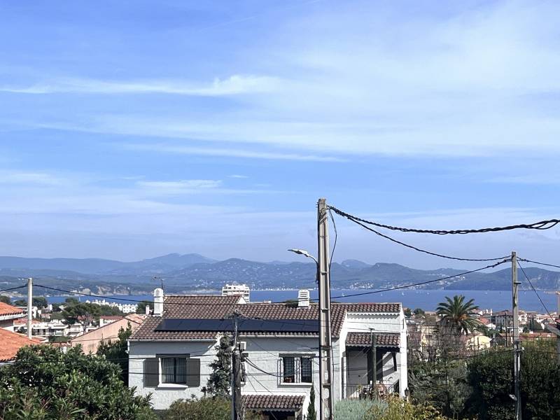 Découvrez un Appartement 2/3 à Vendre avec Terrasse de 20 m² et Vue Mer à La Ciota