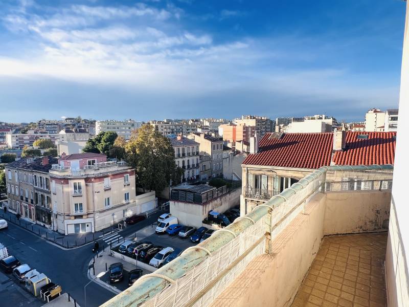 VENDU EN EXCLUSIVITÉ EN 30 JOURS : DÉCOUVREZ CE TYPE 4 DE 80 M² AVEC BALCON ET ASCENSEUR AU COEUR DE LA VILLE DE MARSEILLE