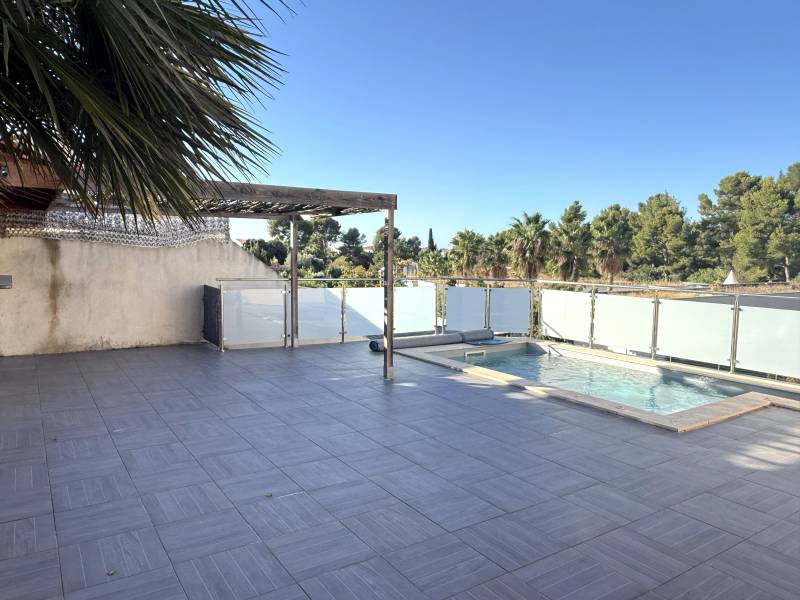 Investisseurs / familles : villa T4 + T4 indépendante à vendre dans secteur recherché