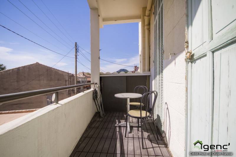 * A VENDRE APPARTEMENT DE PLUS DE 100 M² ARENOVER AVEC BALCON EN 3E ETAGE DANS LE CENTRE-VILLE D'AUBAGNE