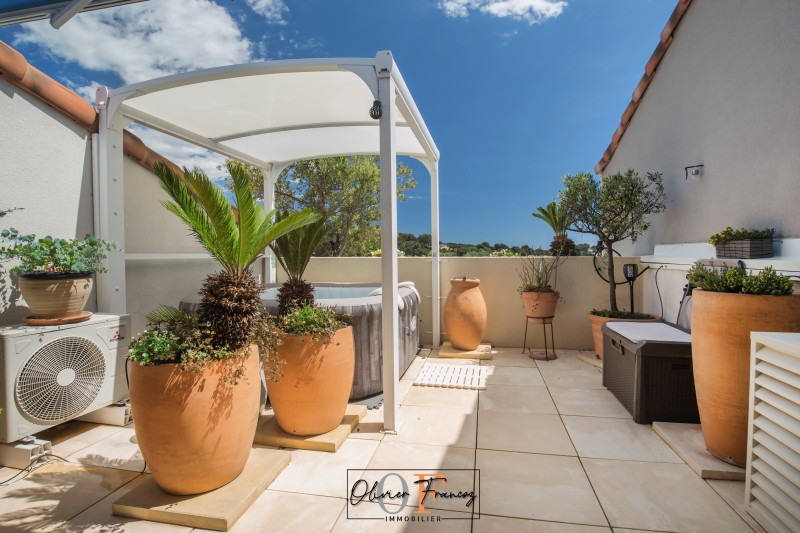 ESTIMATION D’UN APPARTEMENT EN DERNIER ÉTAGE DANS UNE RÉSIDENCE RÉCENTE AVEC ASCENSEUR ET TERRASSE VUE DÉGAGÉE DANS LE QUARTIER DU GAROUTIER À LA CIOTAT 