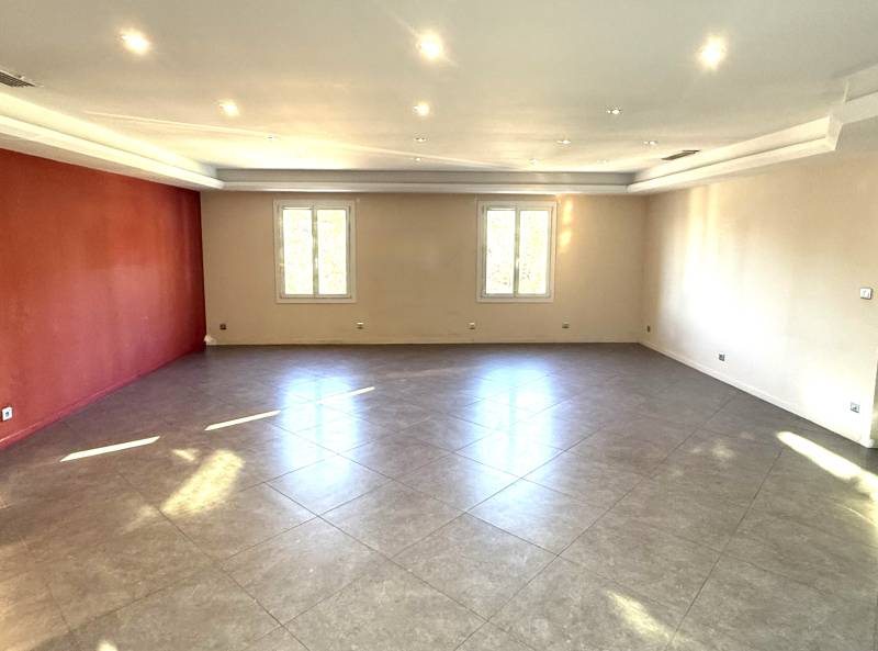 Vente maison avec deux appartements T4 – Entrées séparées, jardin, terrasse et piscine