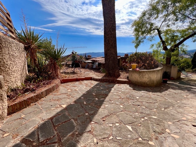 BAS DE VILLE DE TYPE 3  AVEC TERRASSE ET JARDIN ET GARAGE DANS LE QUARTIER DU PEYMIAN À LA CIOTAT