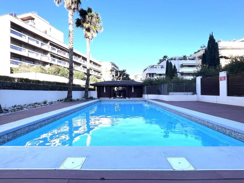A VENDRE APPARTEMENT EN DUPLEX DE TYPE 3 AVEC TERRASSE SUR MARSEILLE