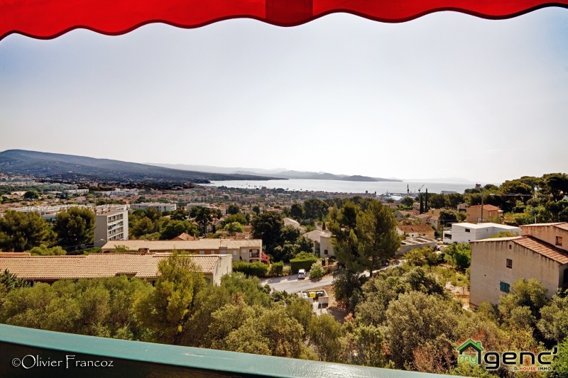 - APPARTEMENT DE TYPE 3 AVEC TERRASSE ET VUE MER PANORAMIQUE SUR LES HAUTEURS DES CRÊTES AVEC PLACE DE PARKING SITUÉ À LA CIOTAT