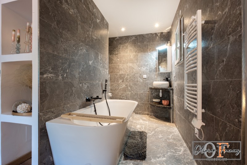 * VENTE VILLA AVEC PISCINE ET JARDIN PAYSAGER AU CŒUR DE LA CIOTAT