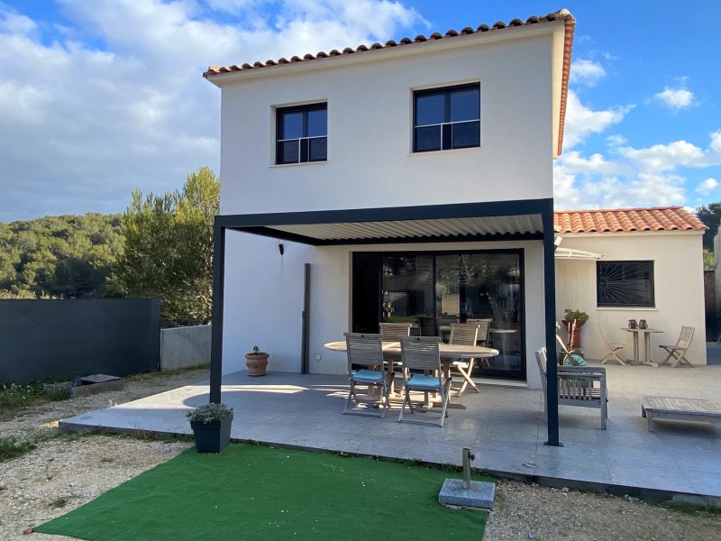 * VENDU EN EXCLUSIVITÉ EN 65 JOURS GRÂCE A UNE ESTIMATION PRECISE ET SERIEUSE : VILLA DE 86 M2 AVEC JARDIN ET GARAGE SUR LES HAUTEURS DE LA CIOTAT