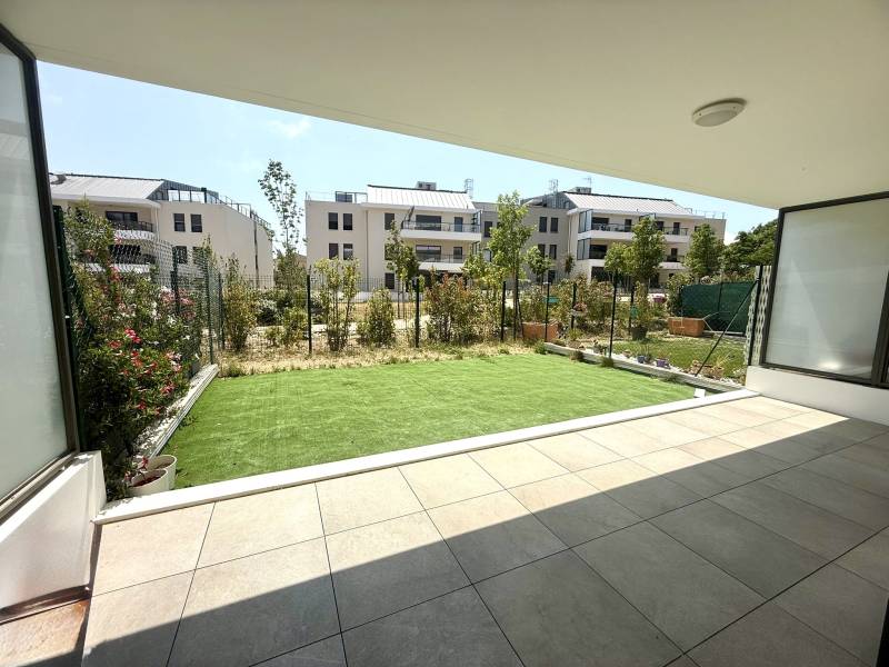 À VENDRE : APPARTEMENT DE TYPE 2 AVEC AVEC JARDIN ET GARAGE SITUÉ SUR A 5' DES PLAGES DE LA CIOTAT
