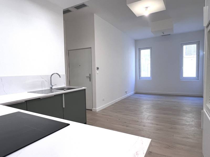 Bien d'Exception à Deux Pas du Port : Appartement Type 3 Rénové à Vendre