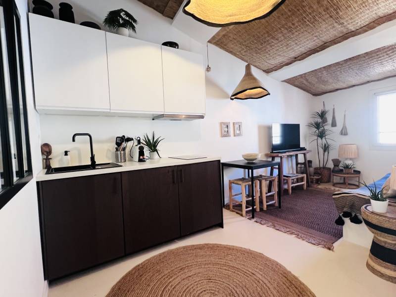 Opportunité unique : Appartement type 2 traversant en dernier étage, prestations haut de gamme, à La Ciotat
