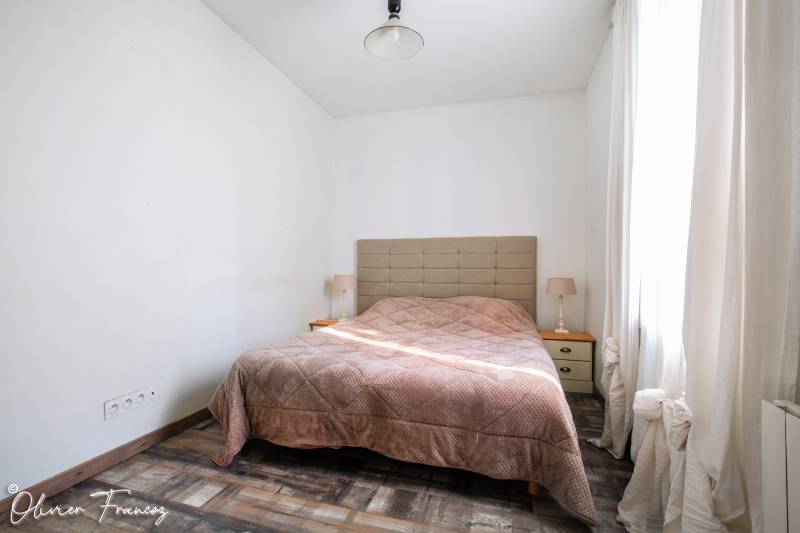 À vendre : charmante maison avec jardin et dépendance à Saint-Cyr-sur-Mer, à deux pas de la mer