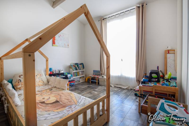 Saint-Cyr-sur-Mer : maison avec jardin et dépendance à vendre à 5 minutes du littoral