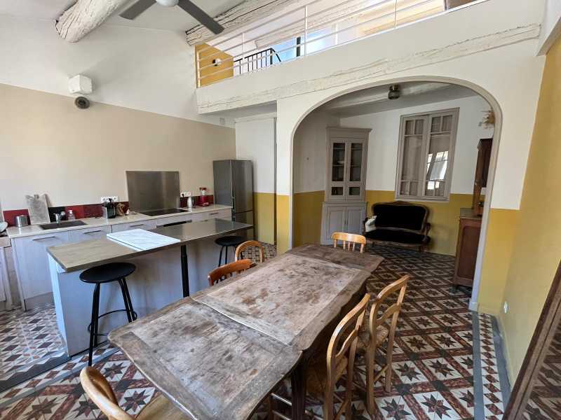 À VENDRE : MAISON DE VILLE ATYPIQUE AVEC TERRASSE PANORAMIQUE À LA CIOTAT