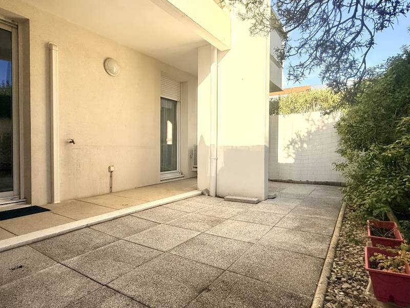 T2 à Vendre à La Ciotat : Confort et Terrasse de 20 m²