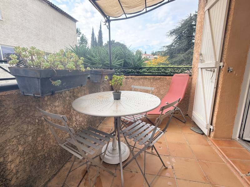 Vente appartement T3 avec terrasse à La Ciotat – Quartier Piscine recherché
