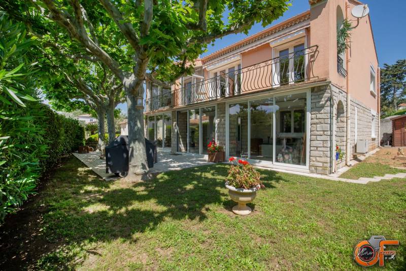La Ciotat – Villa de Standing avec Piscine et Jardin, Quartier Peymian