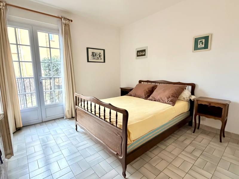 MAISON TRADITIONNELLE AVEC STUDIO ET ESPACE EXTÉRIEUR À LA CIOTAT