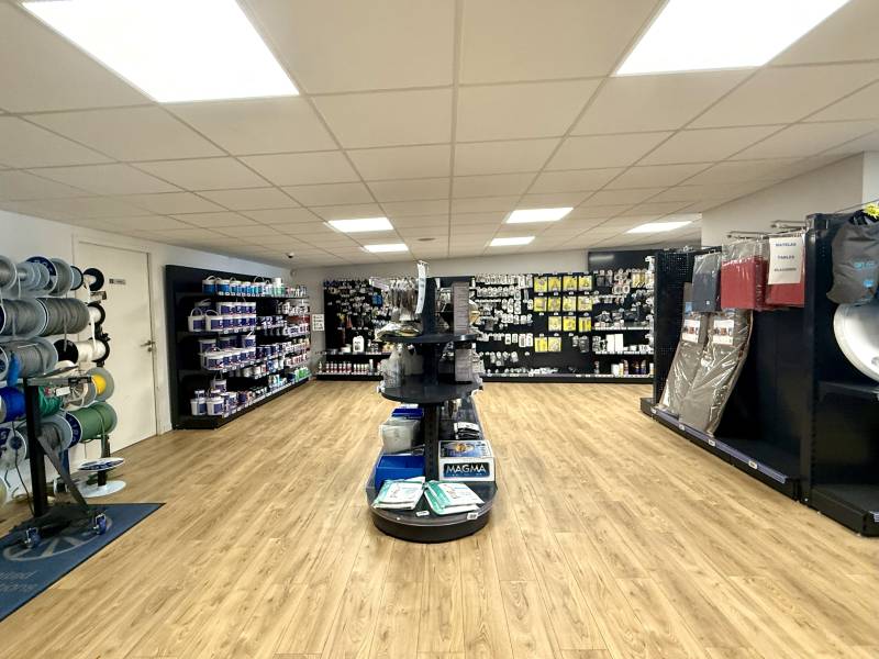 * VENTE COMMERCE - MAGASIN D'ACCASTILLAGE SUR LE PORT DE LA CIOTAT