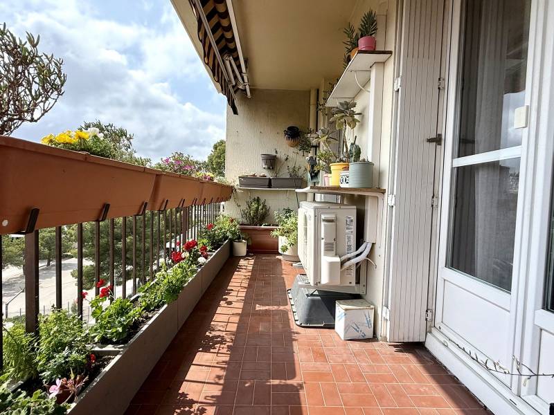 VENTE TYPE 4 DE 80 M² AVEC TERRASSE ET ASCENSEUR EN DERNIER ETAGE A MARSEILLE
