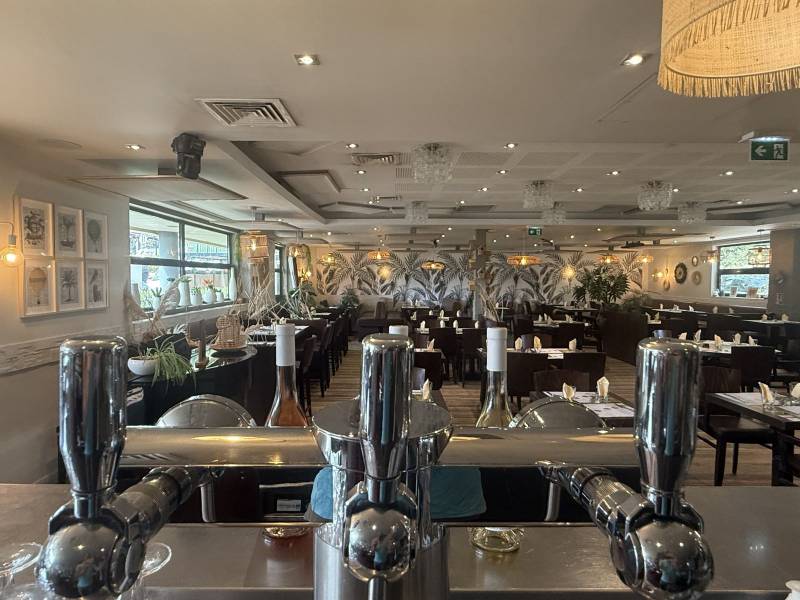 Restaurant Équipé et Haut de Gamme à Vendre – Zone Athélia, La Ciotat