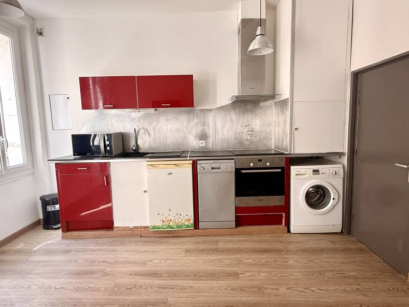 Charme à Rénover : Appartement avec Alcôve à Deux Pas du Centre de La Ciotat