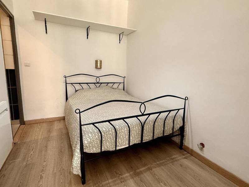 À Saisir ! Appartement avec Chambre en Alcôve à Rénover – La Ciotat