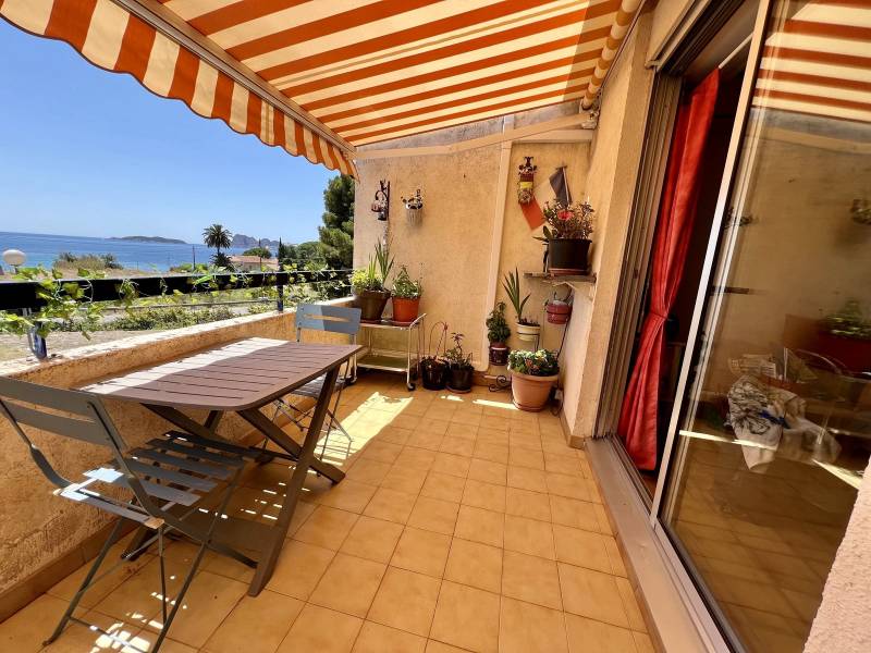 Opportunité unique : studio cabine à acheter avec vue mer sur la baie de La Ciotat