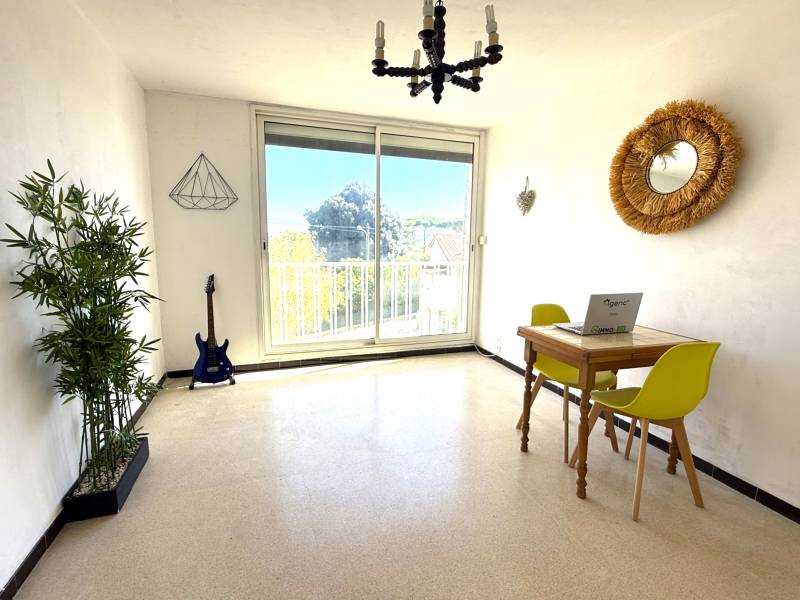 Appartement T2 avec loggia et stationnement : une perle à La Ciotat