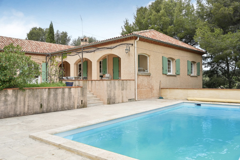 * A VENDRE VILLA D'EXCEPTION DE 300m² - POSSIBILITE DE FAIRE 2 APPARTEMENTS - VUE IMPRENABLE SUR LES HAUTEURS DE LA CIOTAT