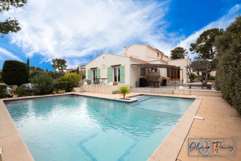 Vente d'une villa d'exception avec jardin arboré et piscine à La Ciotat