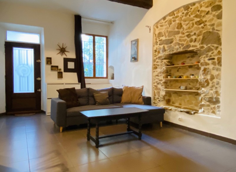 * VENDU EN EXCLUSIVITÉ EN 90 JOURS GRÂCE A UNE ESTIMATION PRECISE ET SERIEUSE, MAGNIFIQUE TYPE 3 TRAVERSANT  DE 63 m² SITUÉ A DEUX PAS DU THÉÂTRE DE L’EDEN DANS LE CENTRE-VILLE DE LA CIOTAT