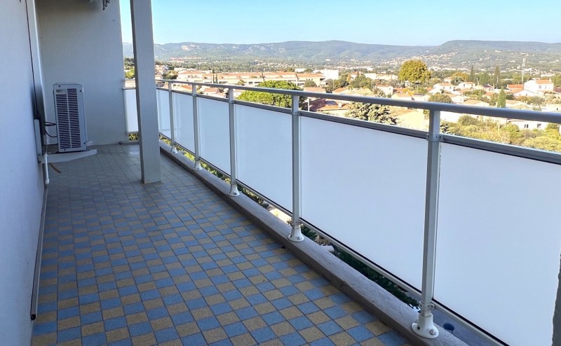 CONNAÎTRE LA VALEUR DE SON APPARTEMENT AYANT UNE VIE MER DE TYPE 4 AVEC TERRASSE ET GARAGE DANS UNE RÉSIDENCE DES ANNÉES 60 SITUÉE SUF LES HAUTEURS DE LA CIOTAT