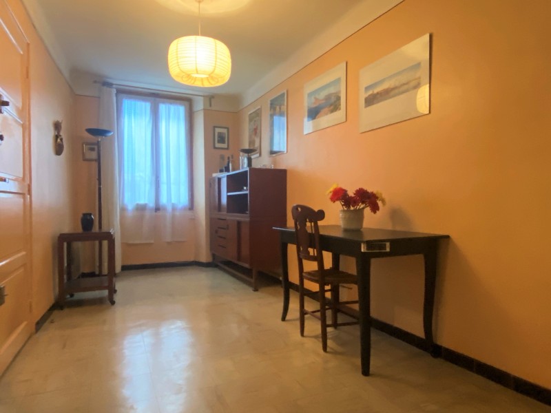 APPARTEMENT A RÉNOVER DE TYPE 2/3 DANS LE CENTRE-VILLE DE LA CIOTAT